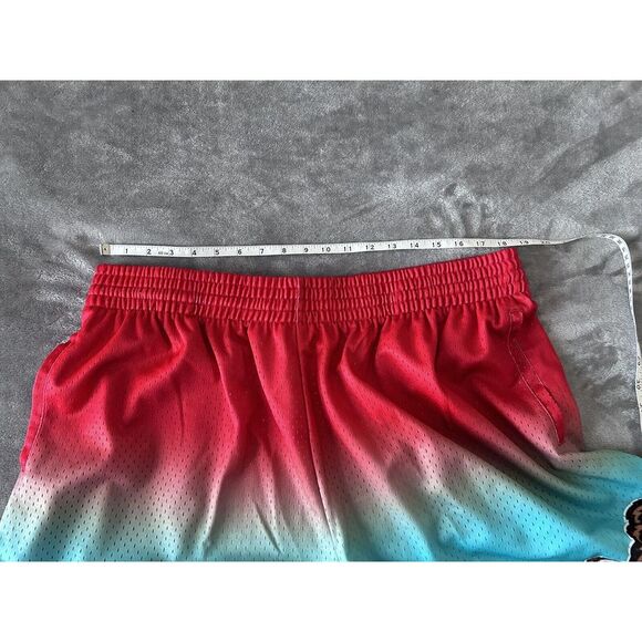Mitchell & Ness Mens XXL Vancouver Grizzlies Memphis Fadeaway Swingman Shorts - Picture 9 of 9